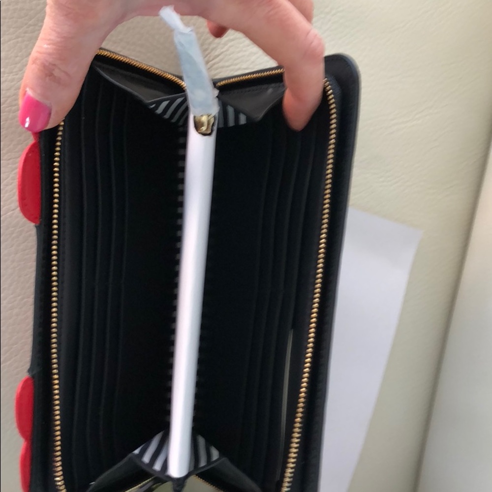 Kate Spade ❤️Wallet - Picture 3 of 3